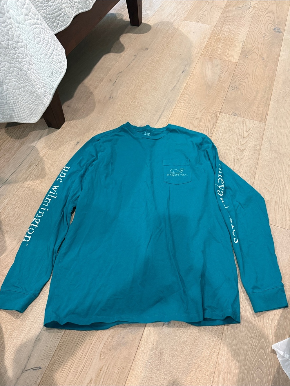 Vineyard Vines Teal Crewneck Long Sleeve Pocket Tee. Men large